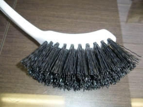 budget_toilet_brushes002.jpg